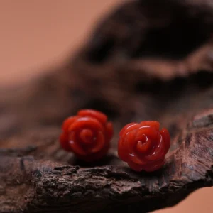 O1CN01EpX09j2FOWDmRwXyR_3085518870.webp 【直播中国】红桥 珊瑚设计款玫瑰少女耳钉耳饰 18K金