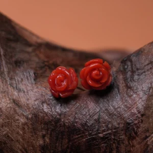 O1CN01QS9rfj2FOWDm90diT_4611686018427381782-0-item_pic.webp 【直播中国】红桥 珊瑚设计款玫瑰少女耳钉耳饰 18K金