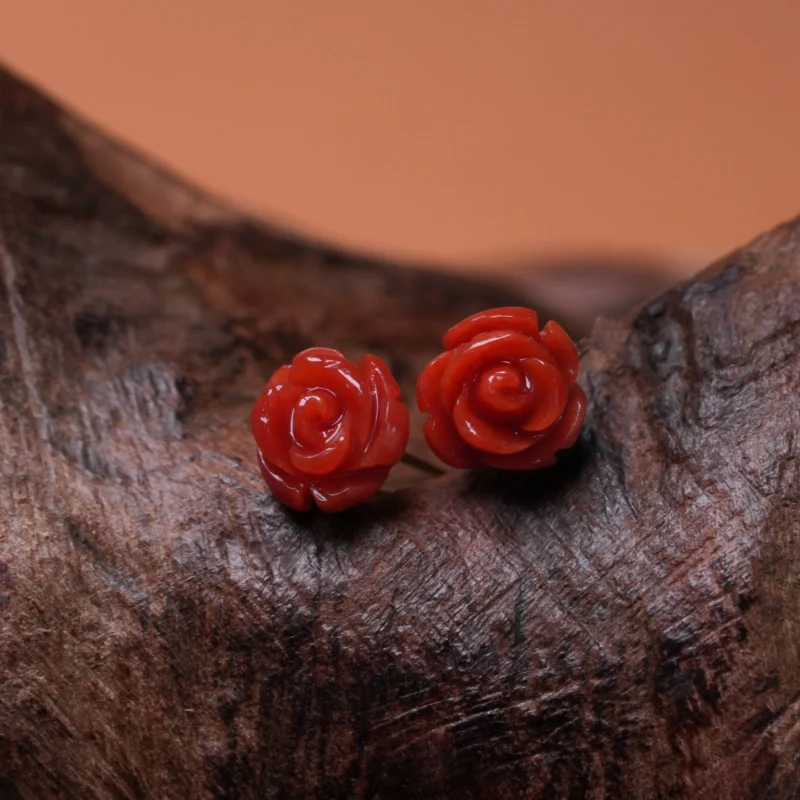 O1CN01QS9rfj2FOWDm90diT_4611686018427381782-0-item_pic.webp 【直播中国】红桥 珊瑚设计款玫瑰少女耳钉耳饰 18K金