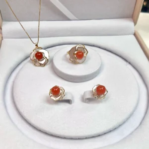 【胡可推荐】红桥 保山料南红山茶花三件套套装耳钉戒指吊坠送礼